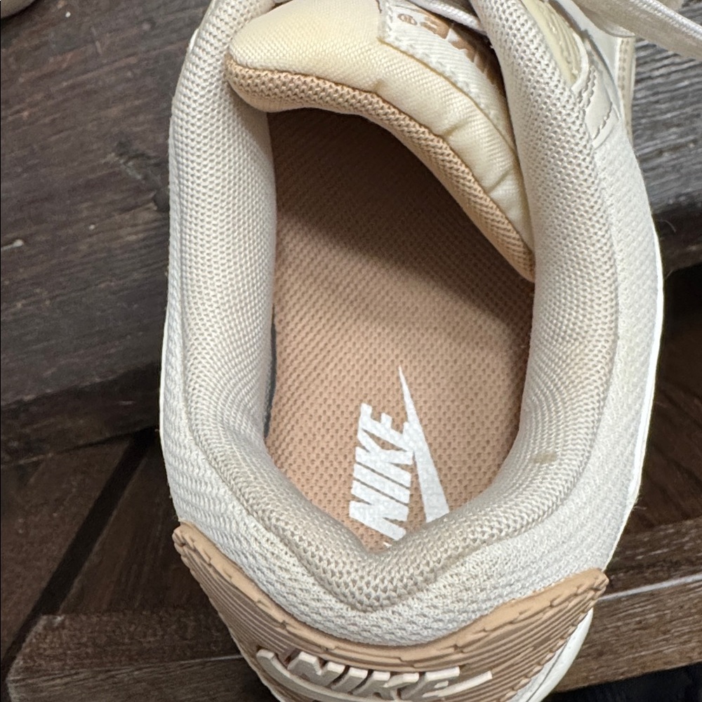 Nike Womens Air Max Sneakers - White and Tan 9.5 - Picture 8 of 8